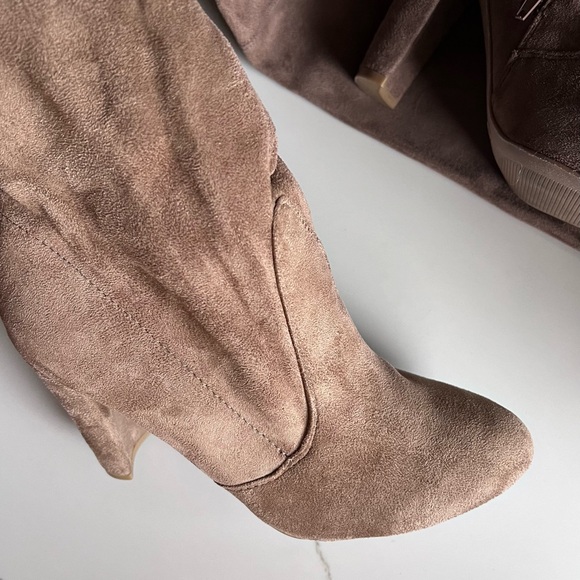Knee high brown suede high heel boots - Picture 5 of 5